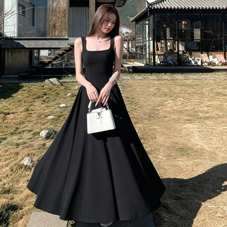 法式黑色吊带连衣裙女2026夏季新款小个子高级感收腰显瘦礼服长裙