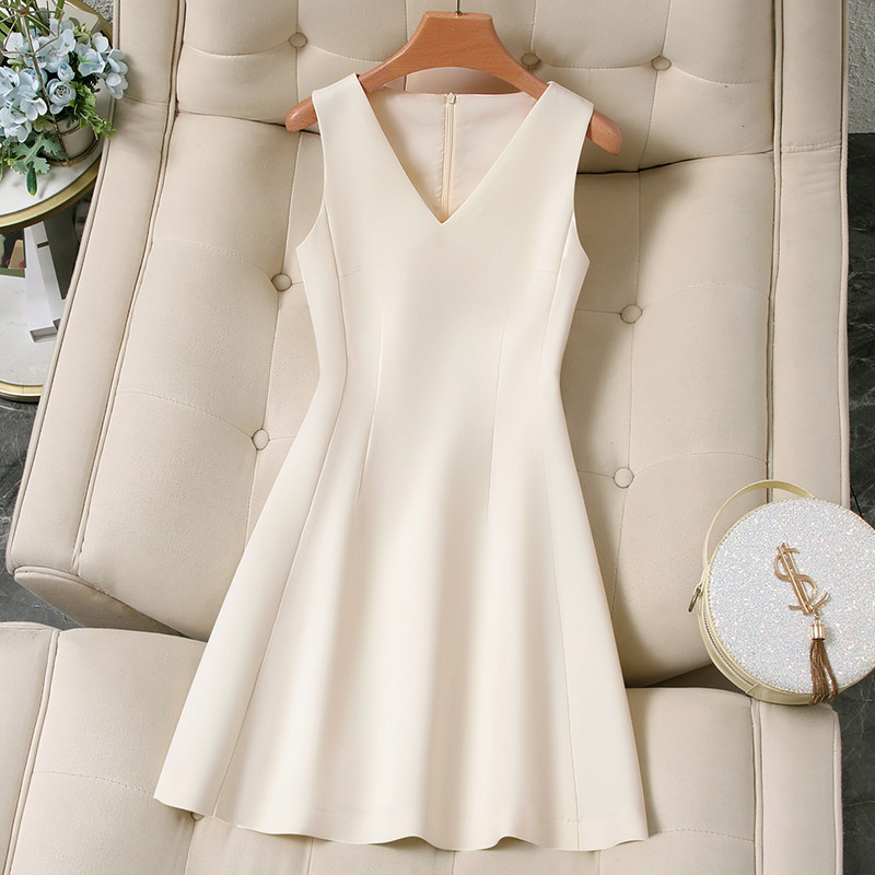 白色无袖V领连衣裙女2026款夏法式小个子高级感收腰显瘦小白短裙