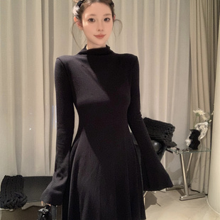 半高领内搭针织连衣裙女收腰显瘦秋冬春季喇叭长袖小个子气质短裙