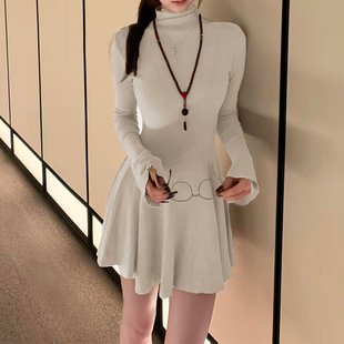 长袖针织连衣裙收腰显瘦外穿裙子2025秋冬新款大衣内搭打底掐腰裙