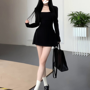 黑色长袖连衣裙2025新款秋冬小黑裙赫本风收腰显瘦小个子绝美裙子