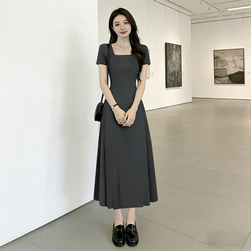 深灰色方领泡泡短袖连衣裙女2026夏款收腰显瘦气质高级感礼服长裙