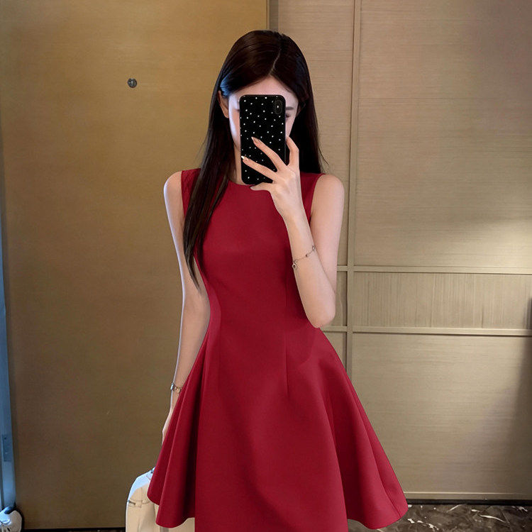 红色连衣裙女夏法式小个子高级感礼服裙收腰显瘦气质无袖背心短裙