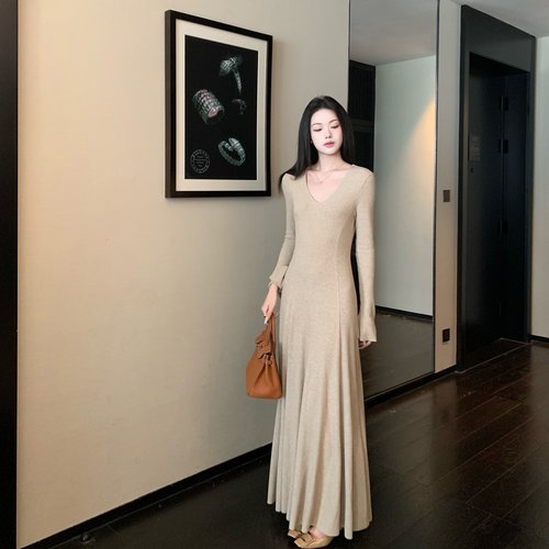 【赠运费险】v领喇叭袖连衣裙