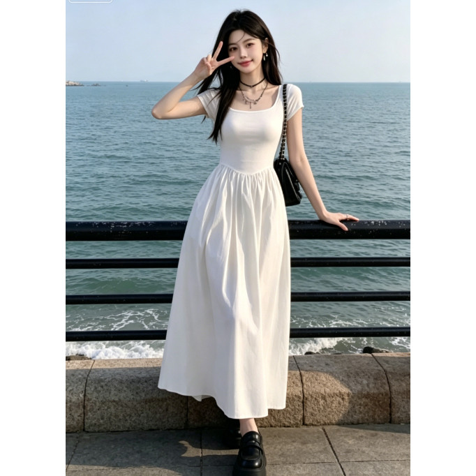 法式夏季方领显瘦度假连衣裙