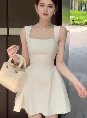 白色吊带连衣裙时尚法式千金风穿搭收腰显瘦高级感绝美气质短裙子