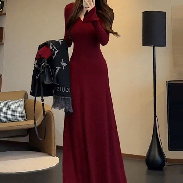 红色V领针织连衣裙高个子独特漂亮秋冬春新款高级感气质穿搭长裙