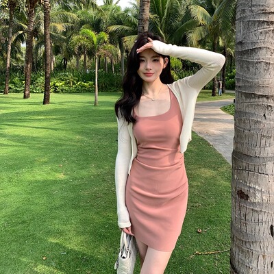肯豆风方领粉色修身包臀连衣裙