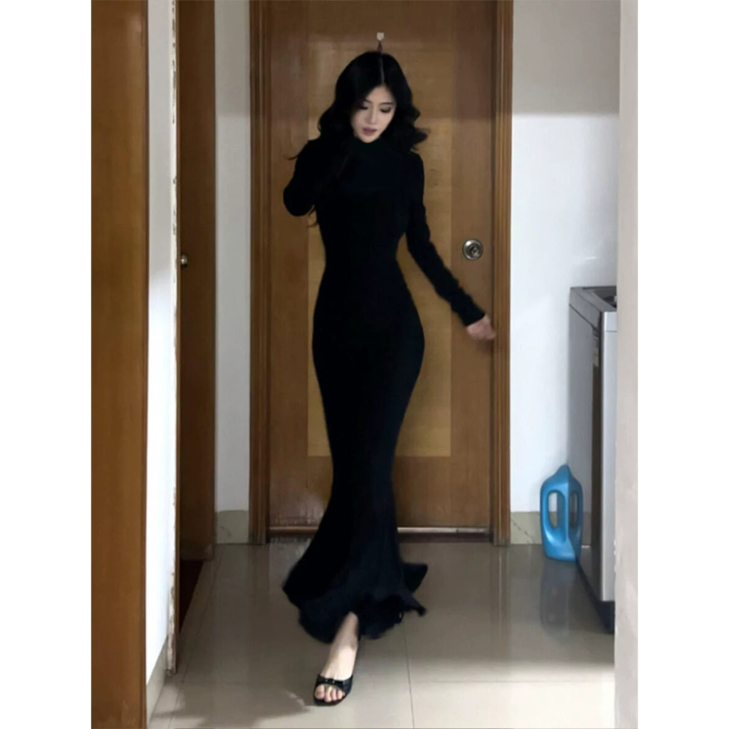 黑色长袖高领显身材鱼尾连衣裙
