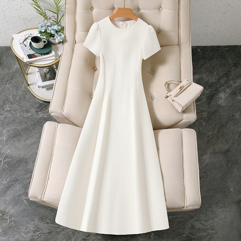 杏色连衣裙女夏季新款2026法式茶歇赫本风气质高级感无袖背心长裙