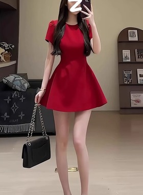 红色短袖连衣裙高级感气质短裙2025新款女收腰显瘦赫本风敬酒礼服