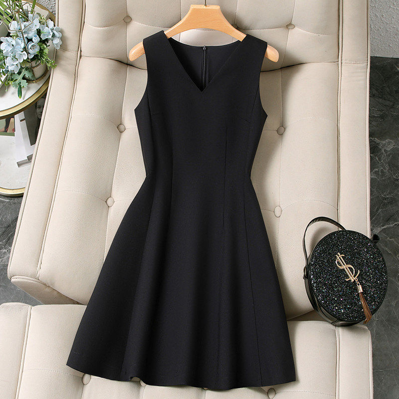 黑色无袖V领背心连衣裙女夏法式赫本高级感礼服裙收腰显瘦小黑裙