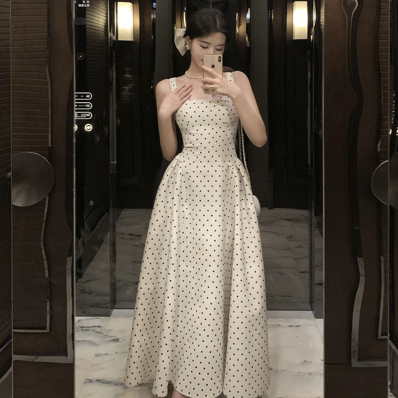 法式温柔风波点吊带连衣裙女2026夏季新款收腰显瘦气质长裙小个子