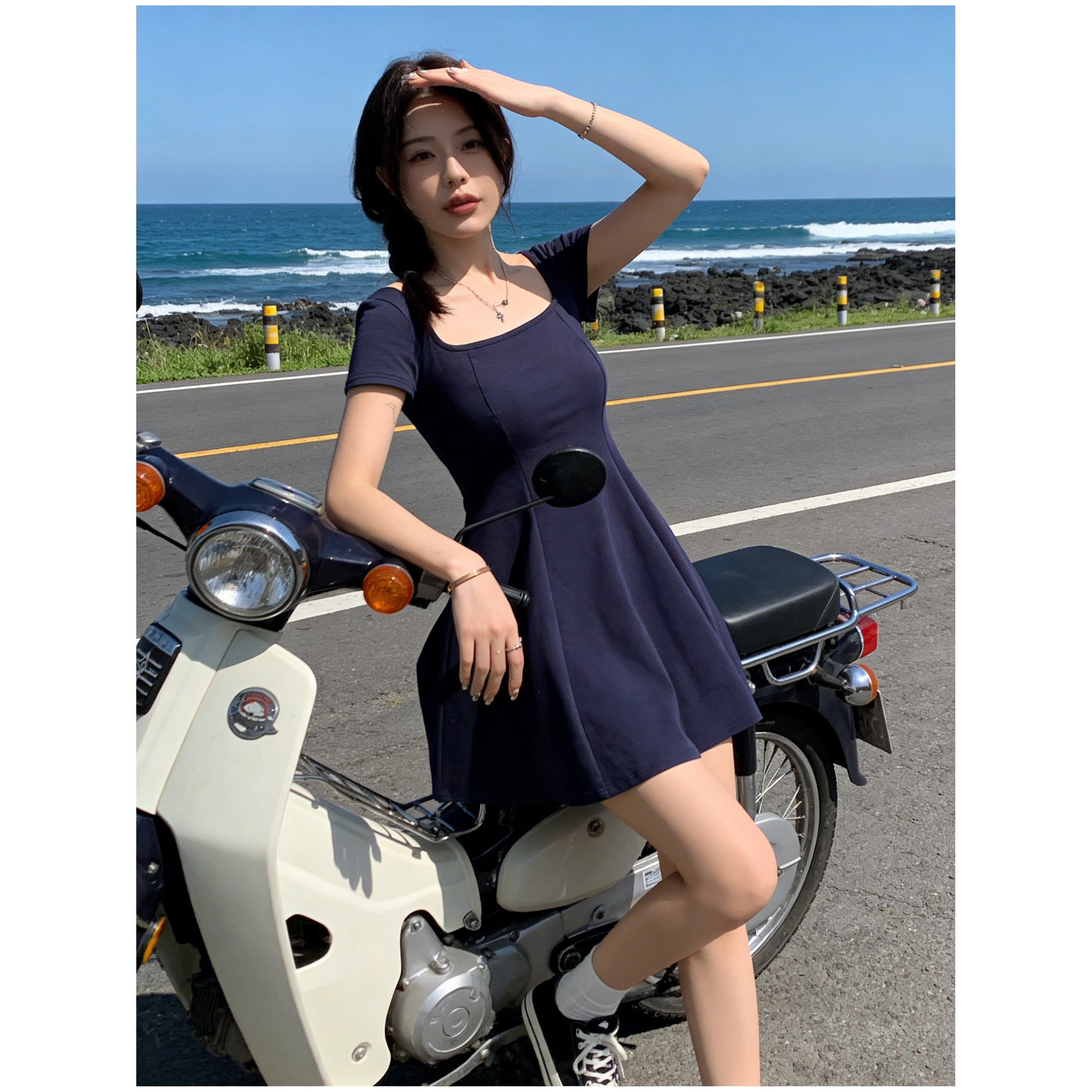 夏季新款藏青方领显瘦A字连衣裙