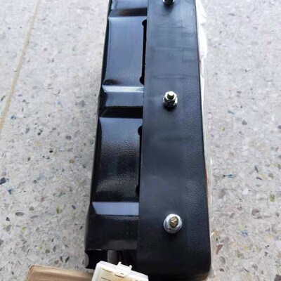 徐工吊车后尾灯12吨16吨25E20b后尾灯刹车灯三色灯正品配件