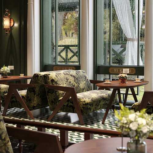 南洋风西餐厅餐桌椅组合咖啡厅饭店商用休闲桌椅子实木复古沙发椅