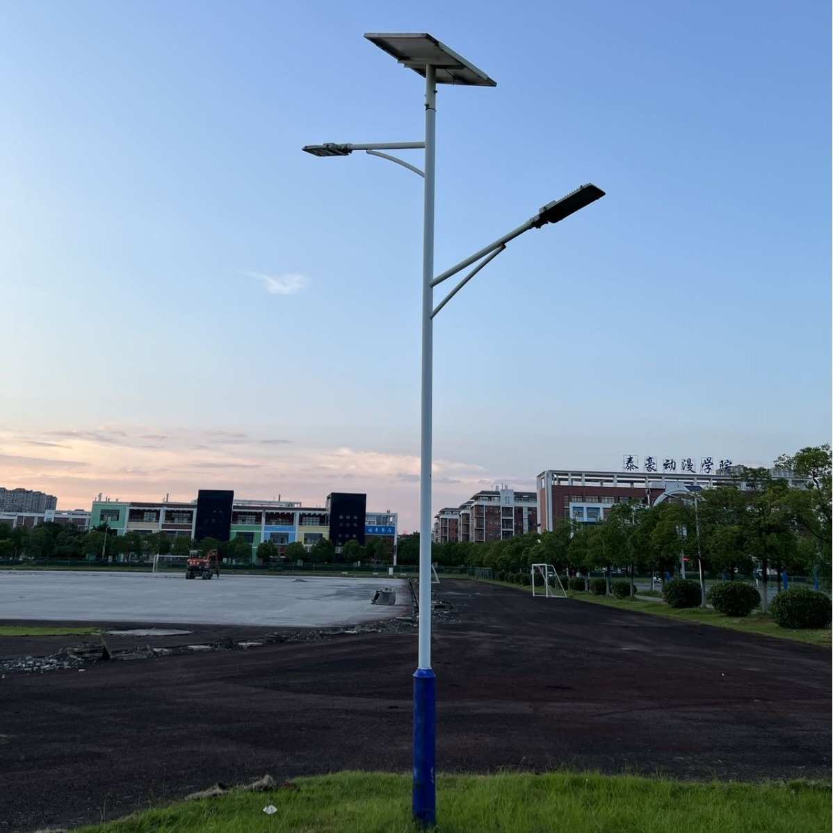 8米双臂高低臂单臂新农村6米7米一体化太阳能路灯道路LED照明灯杆