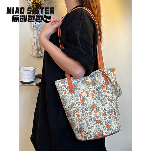 （新品推荐）百合物语拼接细肩带水桶包可斜挎通勤帆布包礼物袋B