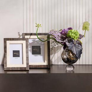 现代样板间家俱展厅卧室床头柜艺术高级感相框摆台香薰摆件装饰品