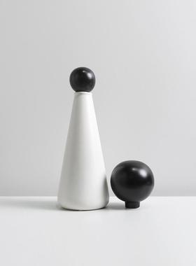 样板房售楼处书柜软装饰现代简单的黑白几何艺术饰品创意花卉器皿