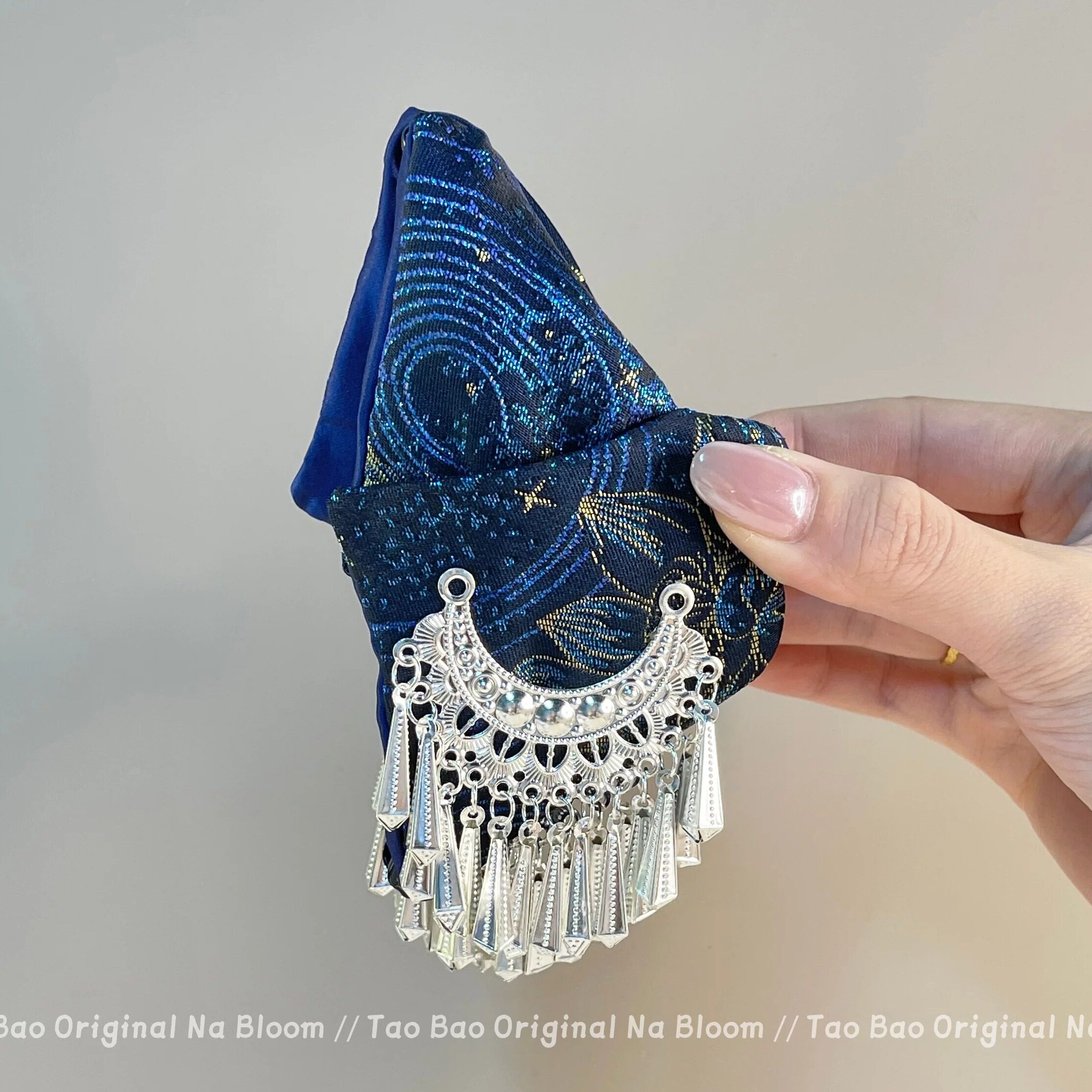 原创【银铃入梦】新中式民族风壮锦三角抓夹银铃流苏鲨鱼夹