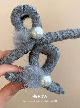 韩系灰色毛绒球球发夹女后脑勺盘发抓夹日常百搭鲨鱼夹子发卡发饰