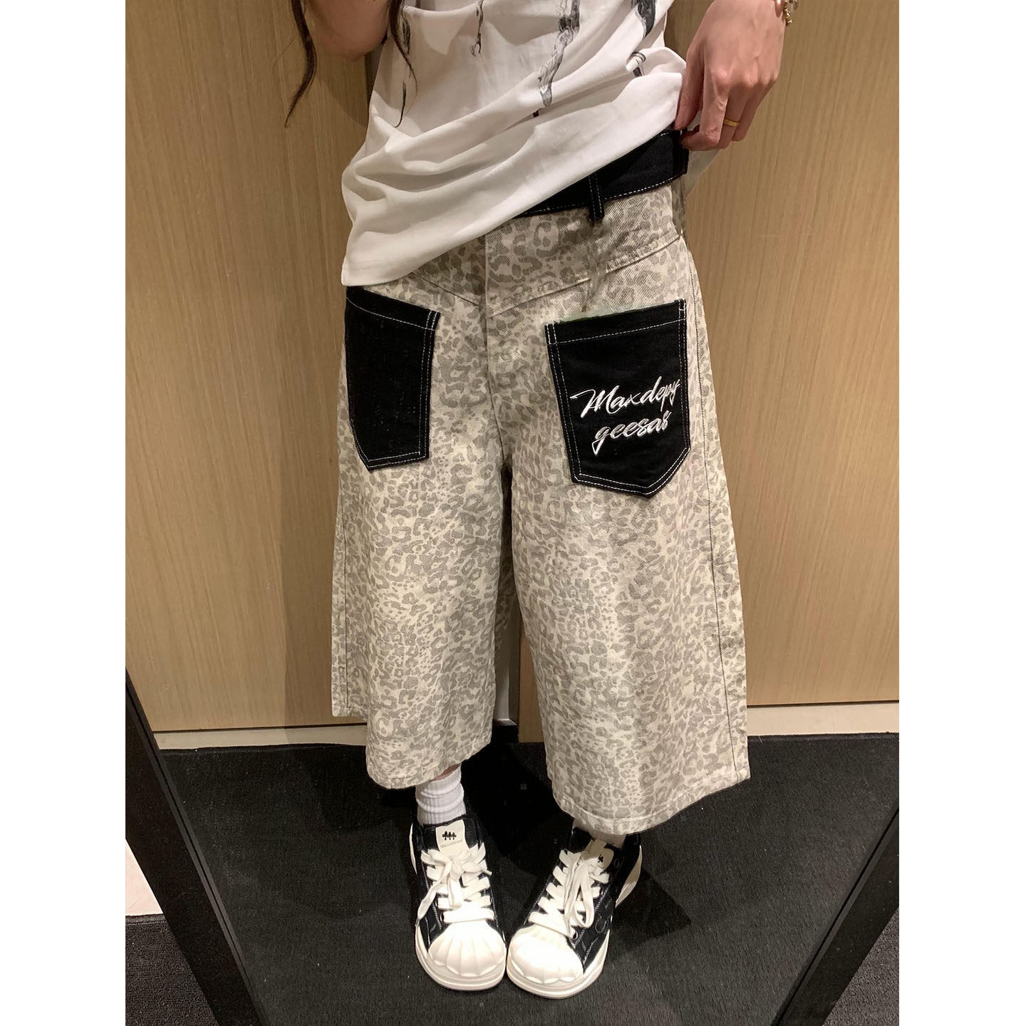 豹纹贴布七分牛仔裤男女阔腿短裤