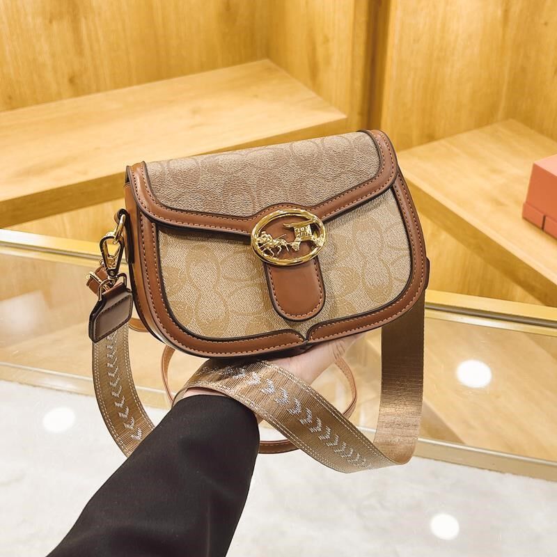 马鞍包包女2024新款潮流网红质感时尚宽肩带单肩斜挎大容量半圆包