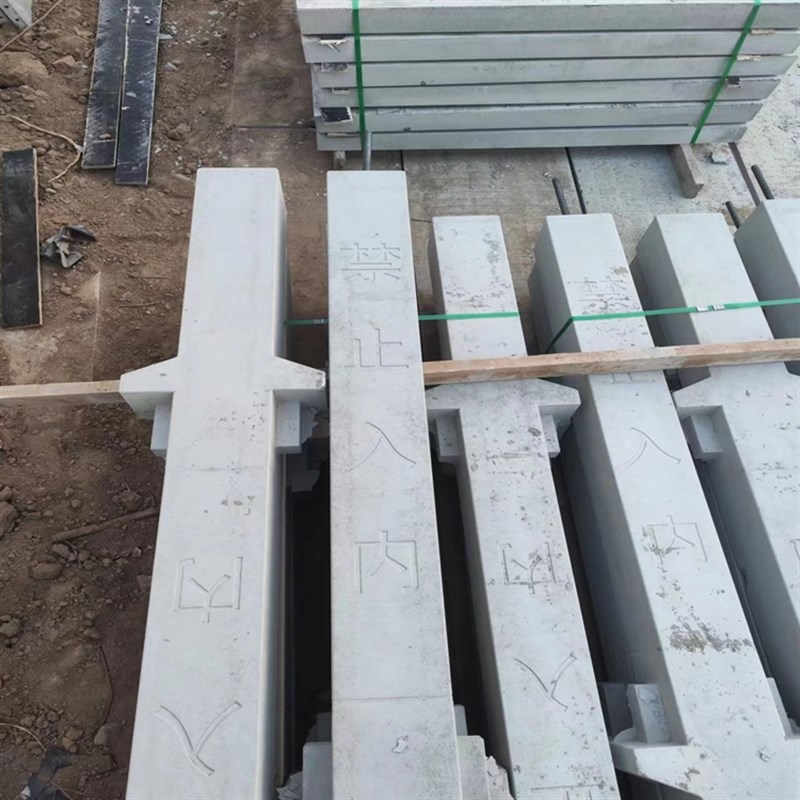现货供应混凝土水泥构建立柱 高铁防护栅栏 铁路护栏网柱子