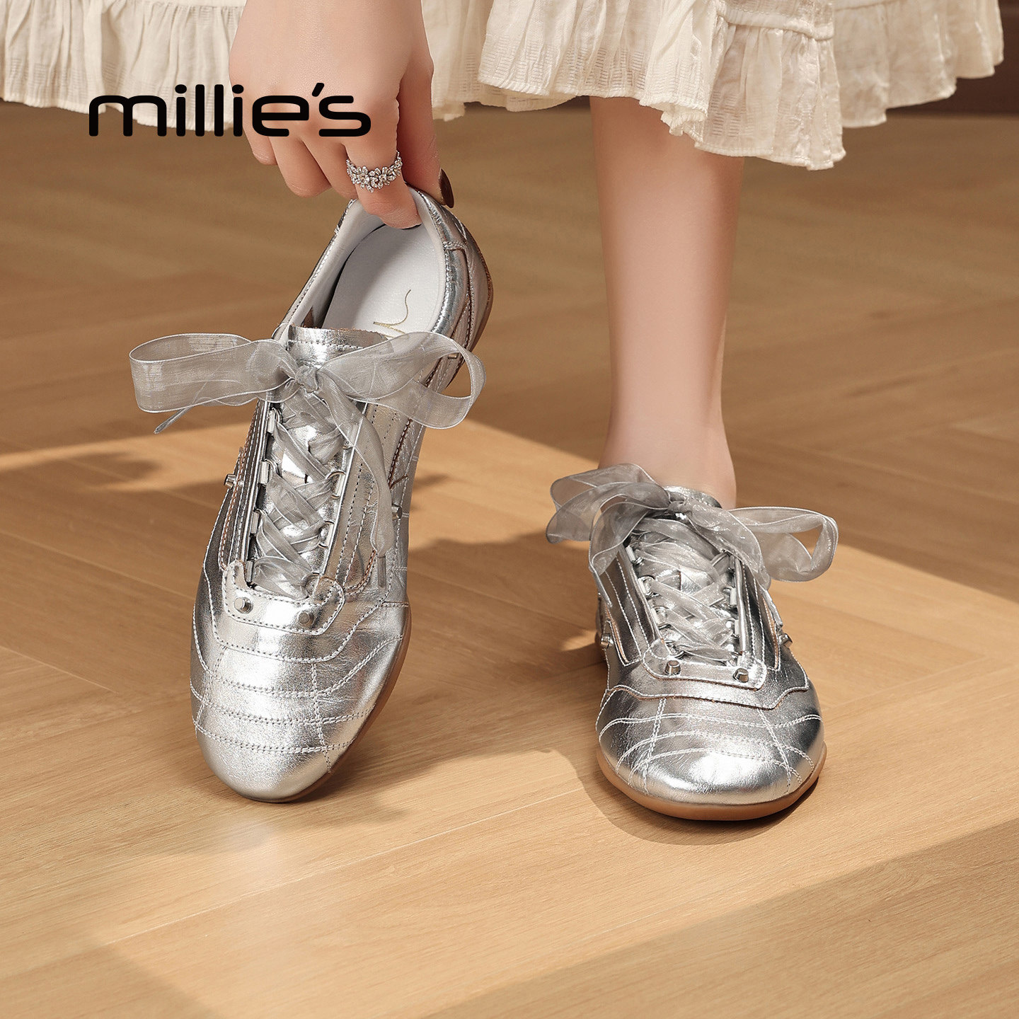 妙丽内增高德训软底小白鞋巨好看