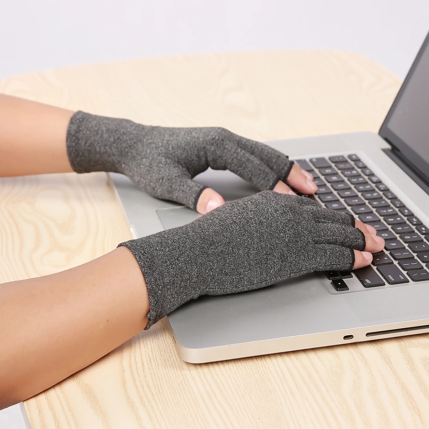 Relieve Hand Discomfort with 1pair Fingerless Compression G