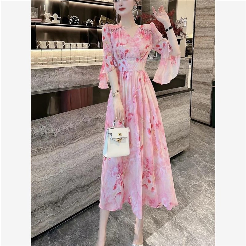 粉色法式V领高腰重工流苏碎花连衣裙女2025新款夏季气质收腰长裙