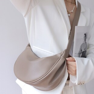 韩国自制软皮马鞍包斜挎半圆形新月包女复古空气感百搭小圆包女