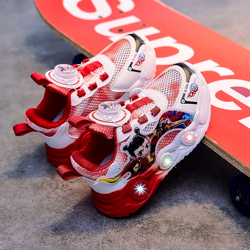 男宝发光哪吒单网鞋男童亮灯鞋网面透气男孩发光鞋夏纽扣儿童鞋男