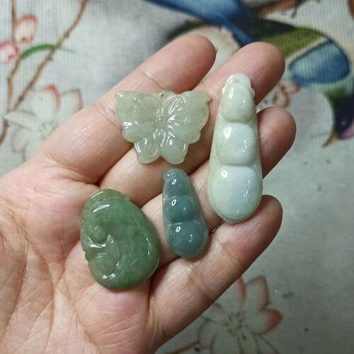 天然翡翠吊坠杂件如意卡30X18mm