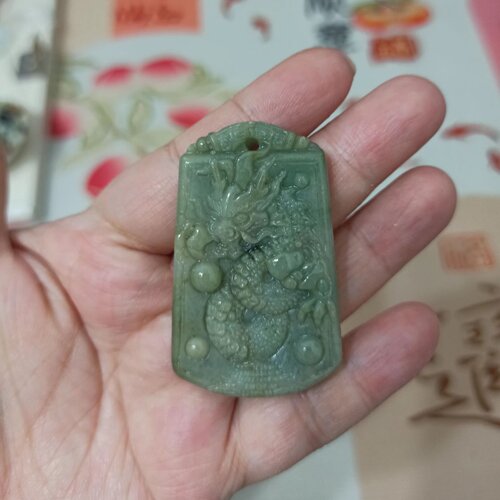 天然翡翠吊坠飘花龙牌