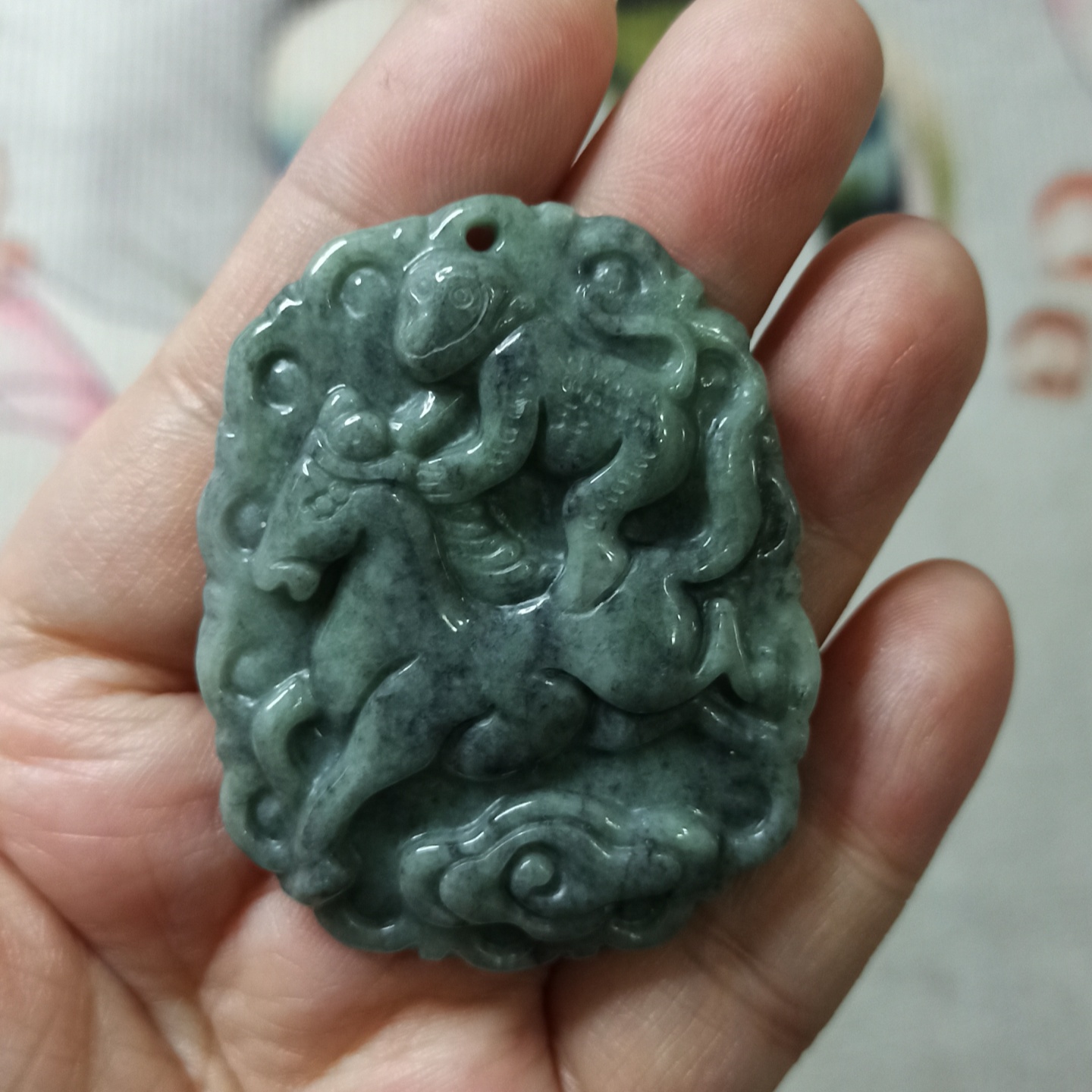 天然翡翠吊坠乌鸡飘花十二生肖