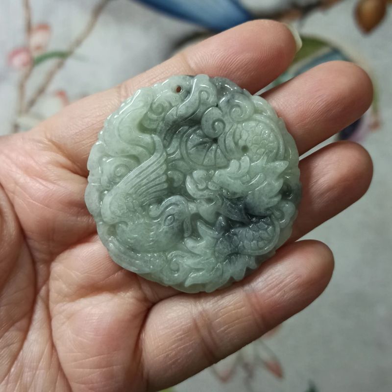 天然翡翠吊坠乌鸡飘花雕刻