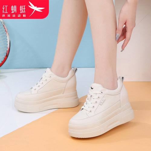 红蜻蜓女鞋内增高松糕厚底休闲板鞋2025新款冬季皮面防水小白鞋女