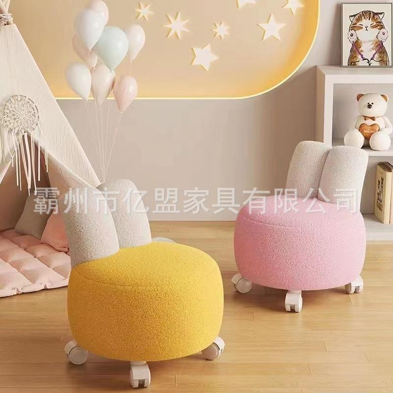 灵活小矮凳滑轮矮凳擦地足浴小圆凳可爱兔耳万向轮美缝美甲小圆凳