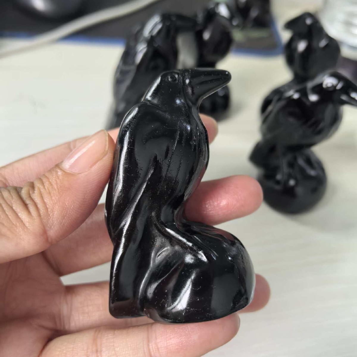 批发天然黑曜石乌鸦雕刻件圣诞节水晶雕刻件小鸟装饰工艺品小摆件