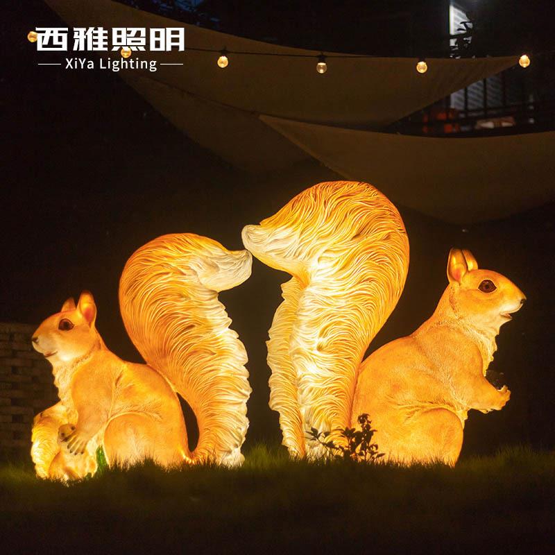 户外松鼠灯仿真道具动物灯花园别墅摆件装饰灯玻璃钢造型庭院灯