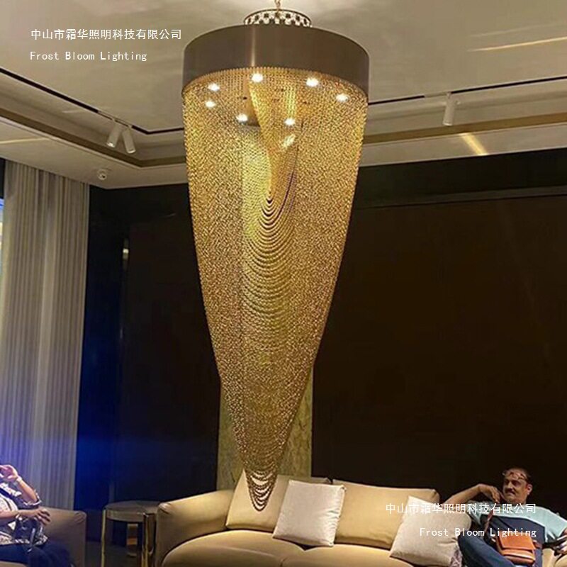 后现代法式轻奢复式楼大吊灯挑空客厅流苏别墅旋转楼梯水晶长吊灯