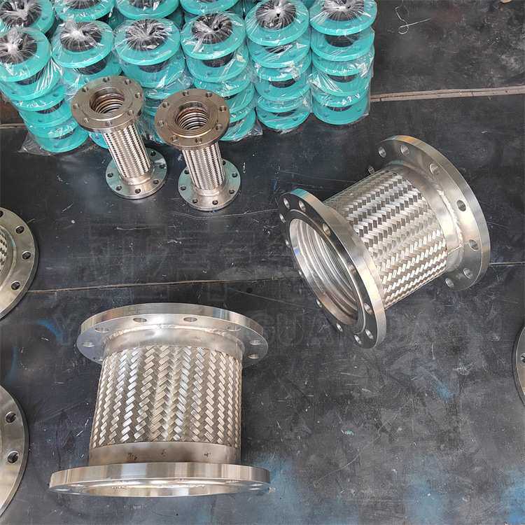 不锈钢法兰连接波纹补偿器 刚制管道伸缩节金属软管 安装简单
