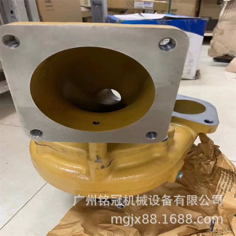 PC1250-8 PC1250-8MO SAA6D170E-5 QSK23发动机水泵 挖掘机配件
