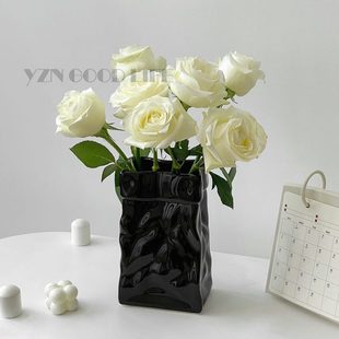 饰品 高级感极简褶皱陶瓷花瓶摆件客厅插花黑色轻奢玄关电视柜软装