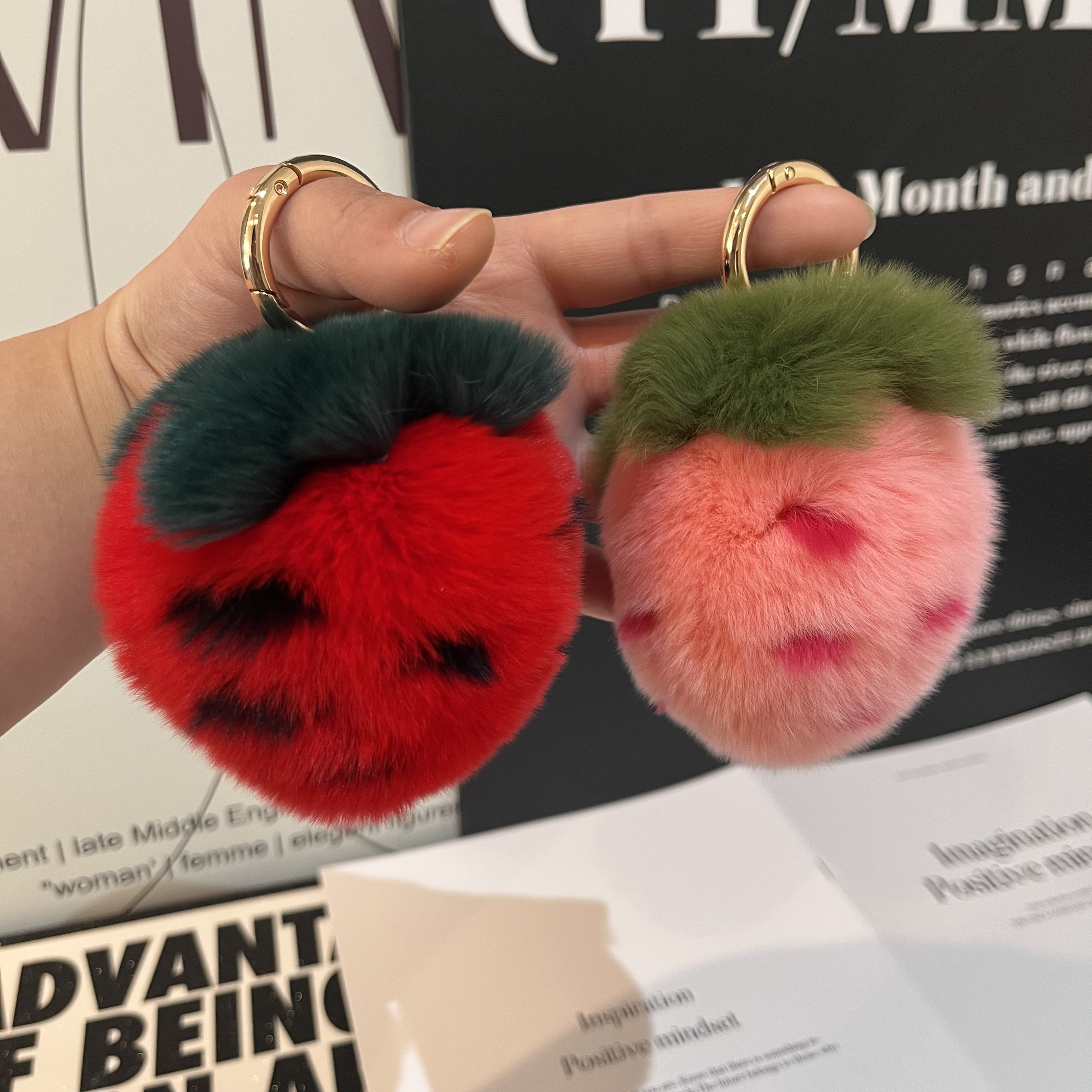 草莓挂件真獭兔毛草莓毛绒挂件草莓钥匙扣可爱草莓公仔玩偶包挂饰,服饰配件/皮带/帽子/围巾,钥匙扣,淘宝优惠券,粉丝福利购,淘宝优惠卷