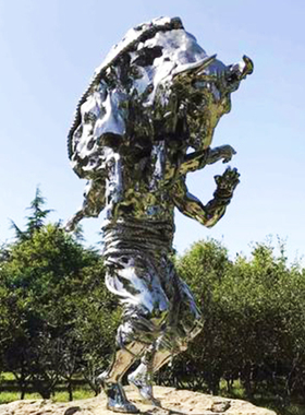 大型户外城市园林景观不锈钢人物举牛雕塑创意抽象镜面金属摆件