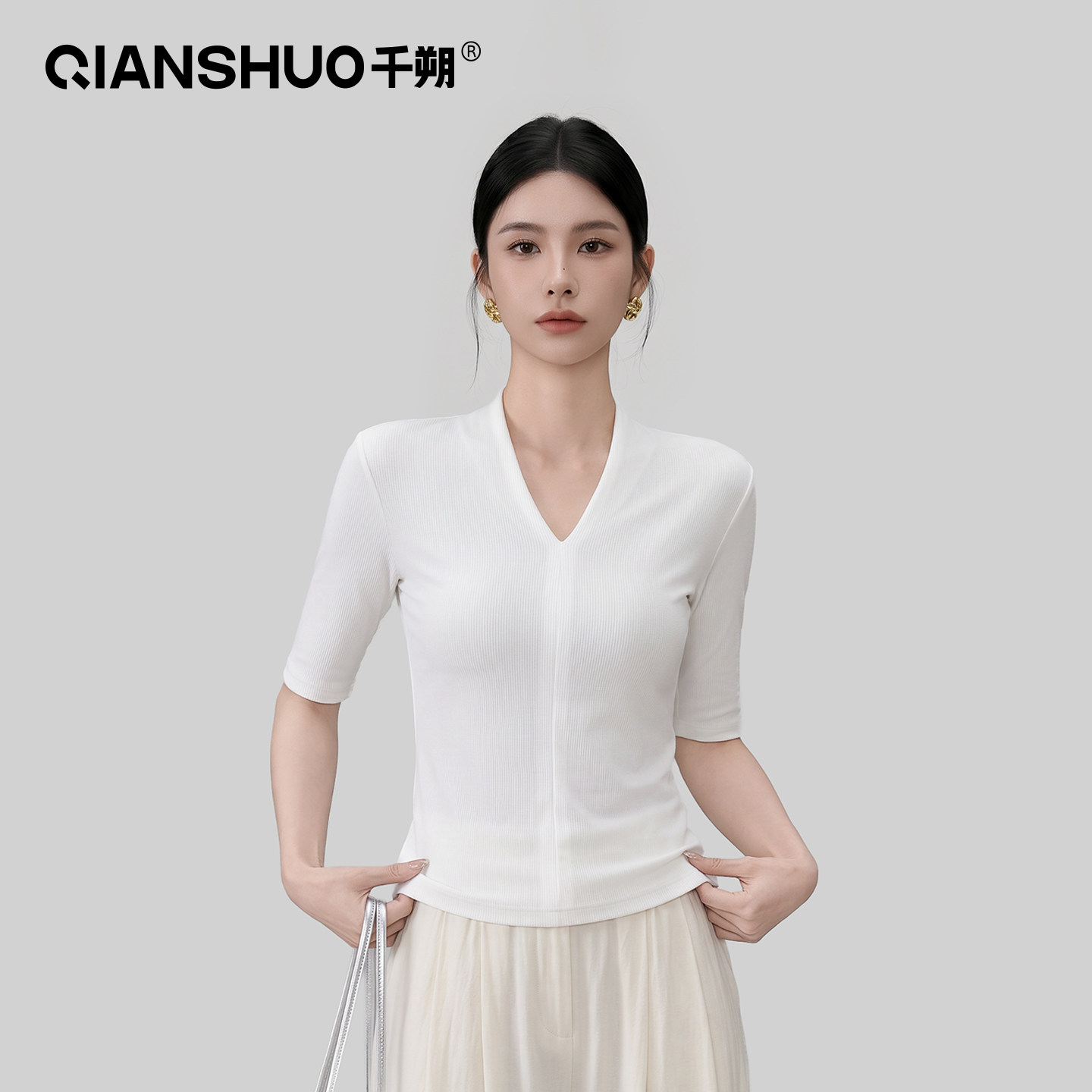 千朔V领五分袖白色修身女T恤上衣