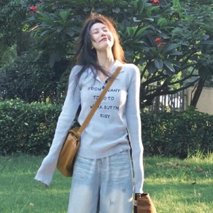 大码胖mm美式复古灰色字母针织衫女秋季新款毛衣小众别致长袖上衣